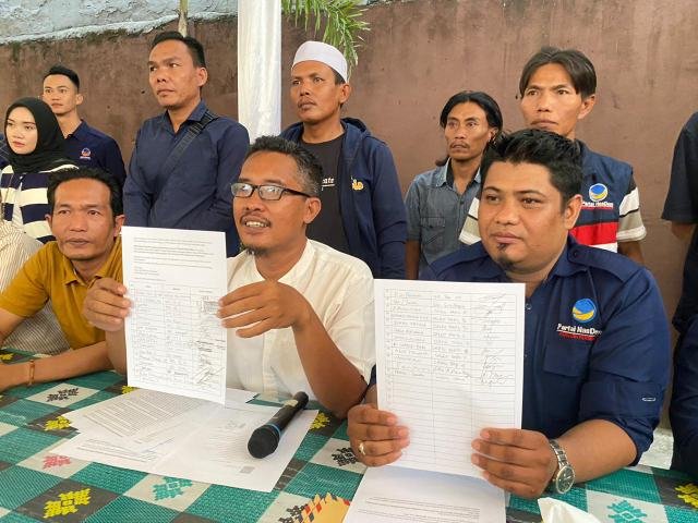 DPC dan DPRT Partai NasDem Sekota Palembang sepakat melakukan mosi tidak percaya kepada Ketua DPD Partai Nasdem Kota Palembang Fitrianti Agustinda.