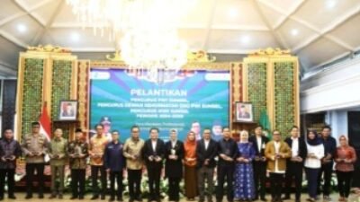 Penjabat Bupati Banyuasin, H. Hani Syopiar Rustam, SH menerima Penghargaan Kategori Birokrat Peduli Pers dari Persatuan Wartawan Indonesia (PWI) Sumatera Selatan.