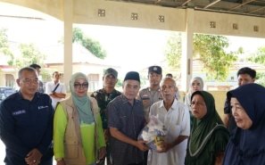 Wabup Ardani Serahkan Ratusan Paket Sembako dalam Giat Pasar Murah