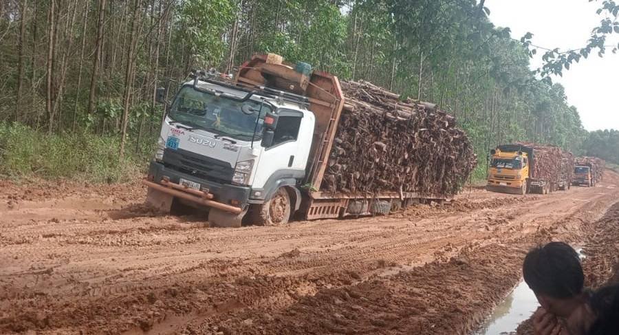 Kondisi jalan di MHP Pali rusak parah