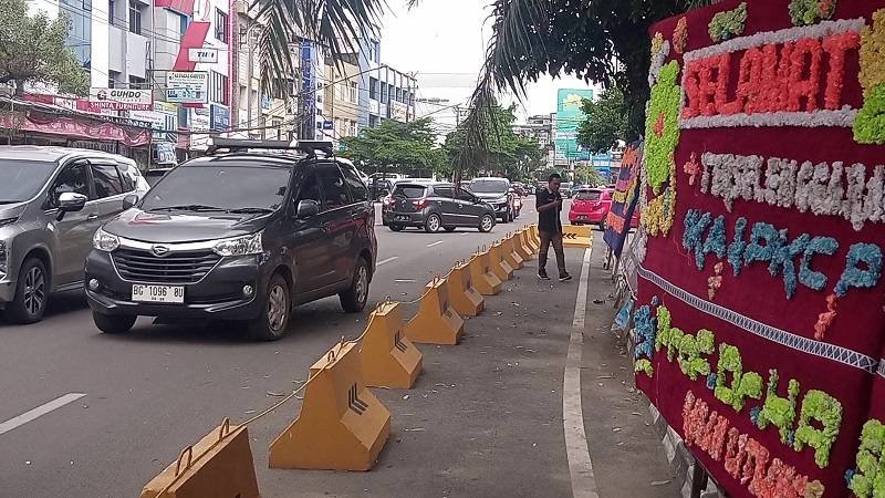 Jalan Letkol Iskandar di pasang barrier