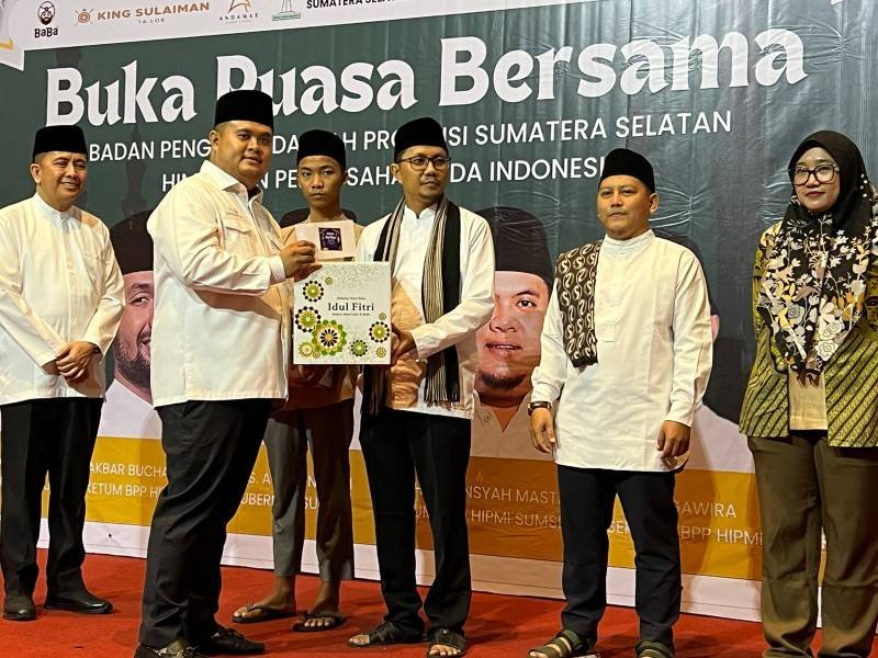 BPD HIPMI Sumsel Bagikan Puluhan Bingkisan Sembako untuk Anak Yatim di Sela Kegiatan Buka Puasa Bersama