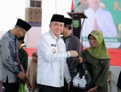 Pj Gubernur Agus Fatoni Bagikan Ratusan Paket Sembako