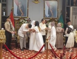 Shalat Ied di Griya Agung, PJ Gubernur Bawa Keluarga Lebaran di Palembang