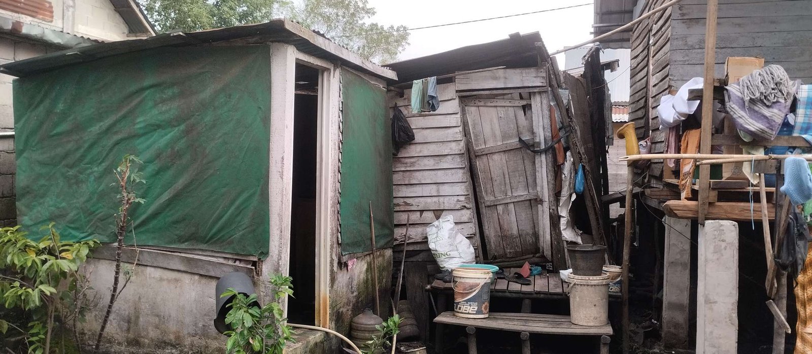 Kondisi Rumah Nenek Sahidah yang sudah reot di Kelurahan Keramasan