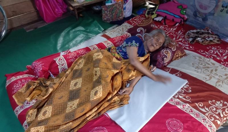Nenek Sahidah yang terbaring sakit