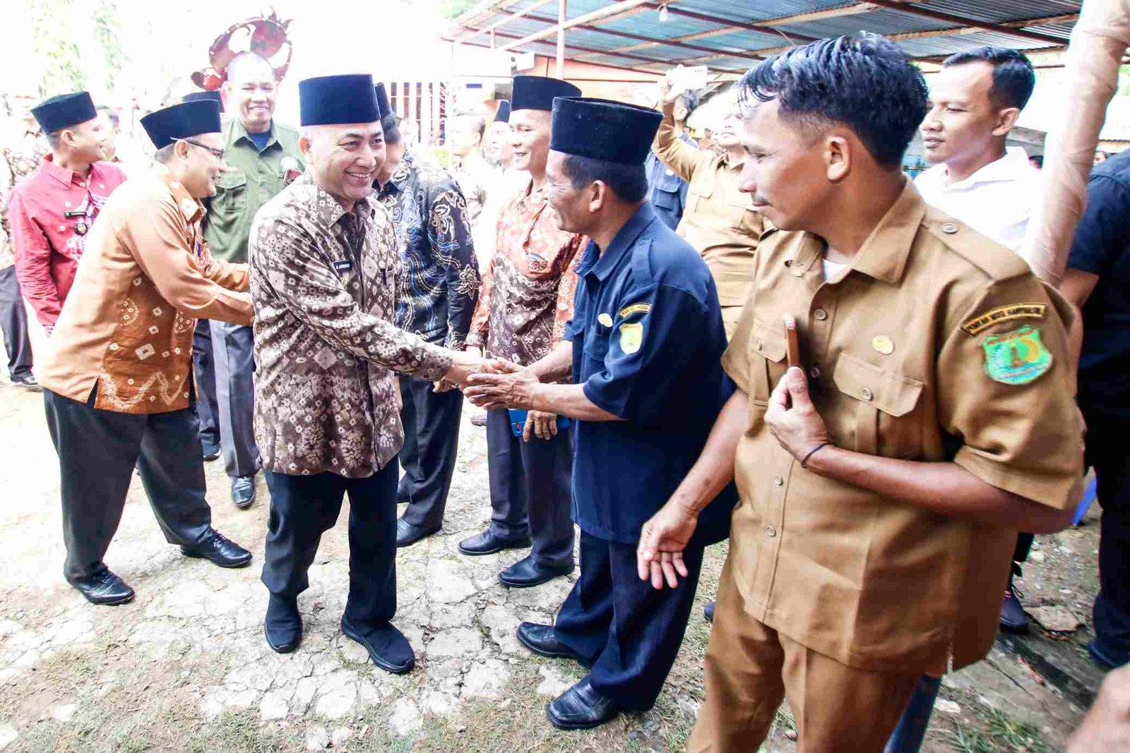 Kehadiran Pj Bupati H Apriyadi Mahmud Disambut Antusias Warga