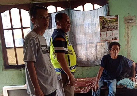 Respon Cepat Polsek Kertapati Tinjau Rumah Warga Sebatang Kara
