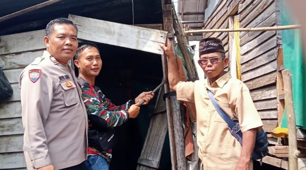 LMP MAC Kertapati Monitoring Bantuan Bedah Rumah Nenek Sahidah