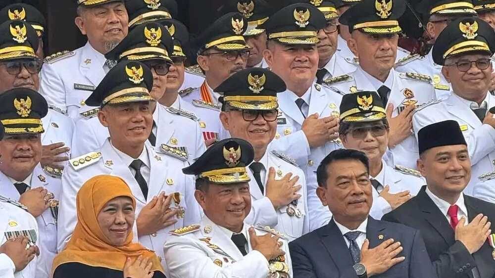 Pj Bupati Banyuasin Hani Syopiar Rustam foto bersama kepala daerah --
