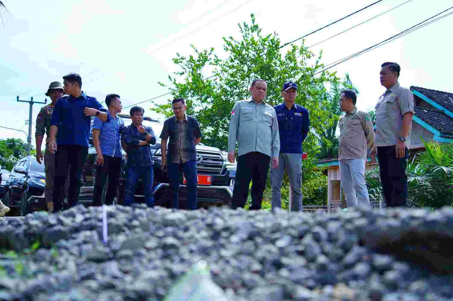 Pj Bupati Sandi Fahlepi Blusukan Tinjau Infrastruktur Jalan