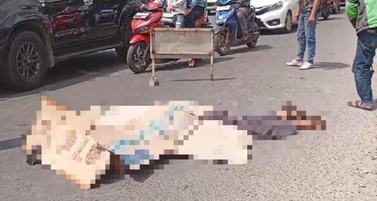 Pemotor Tewas Ditabrak Truk Tangki saat Menyalip