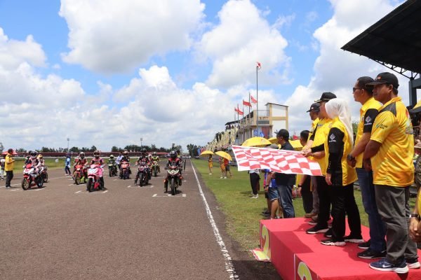 Pj Bupati Sandi Fahlepi Melepas Secara Resmi Kejurnas Nasional Motoprix Seri 1 2024