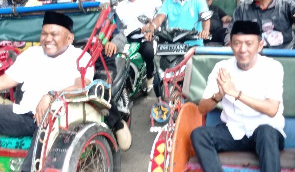 Naik Bentor, Paslon Walikota Palembang Cha-Boy Resmi Daftar ke KPU 