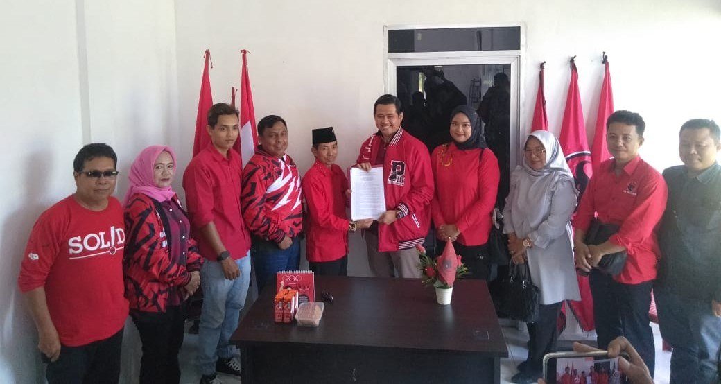 Ferdian Andreas Lacony Ambil Formulir Pilbup di PDIP