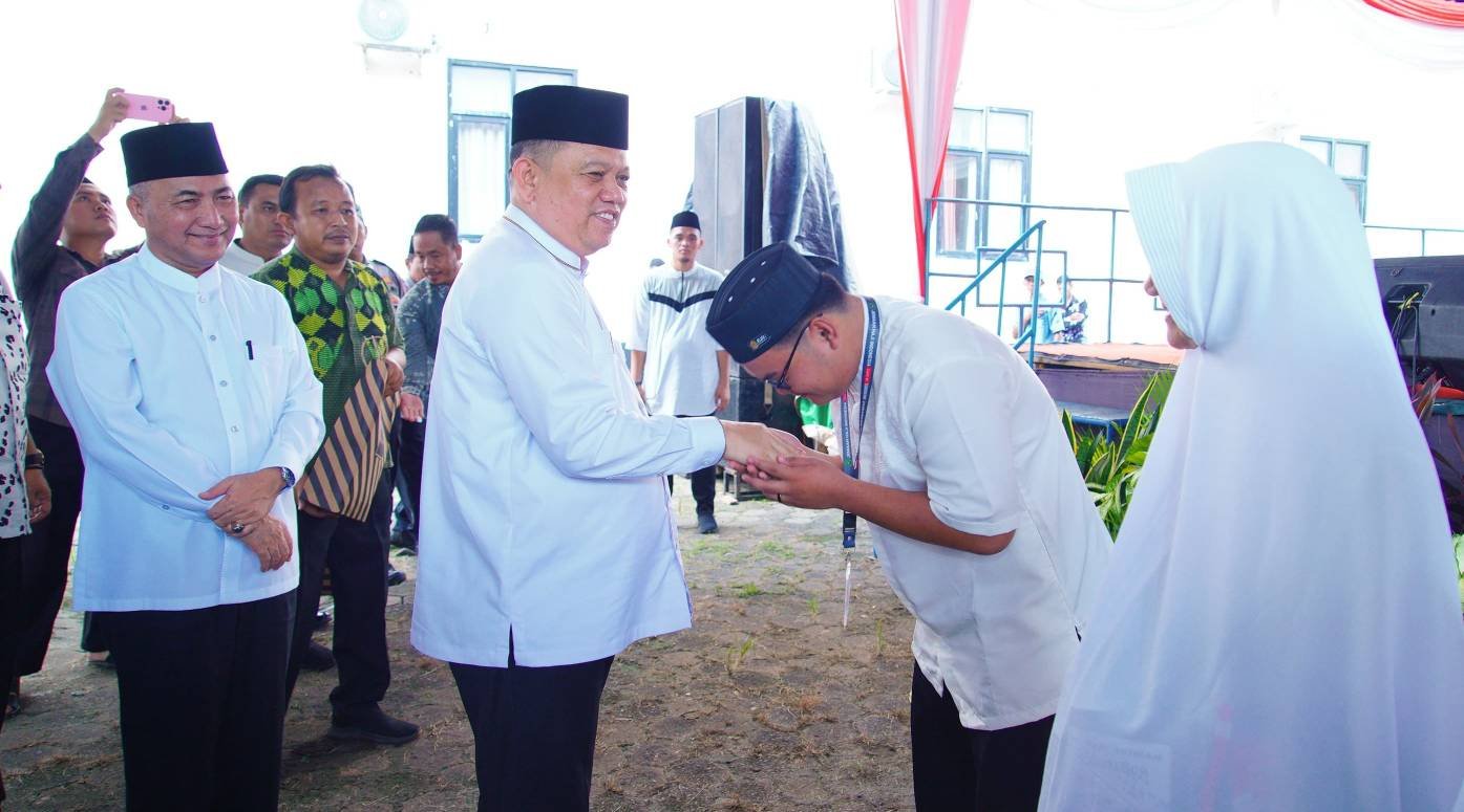 Lepas 270 JCH Muba , Pj Bupati Sandi Fahlepi Minta Jemaah Jaga Kesehatan