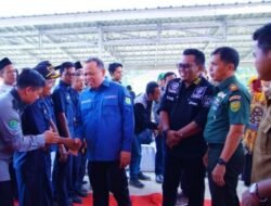 Kunker ke BayLen, Pj Bupati Sandi Beri Bantuan Warga