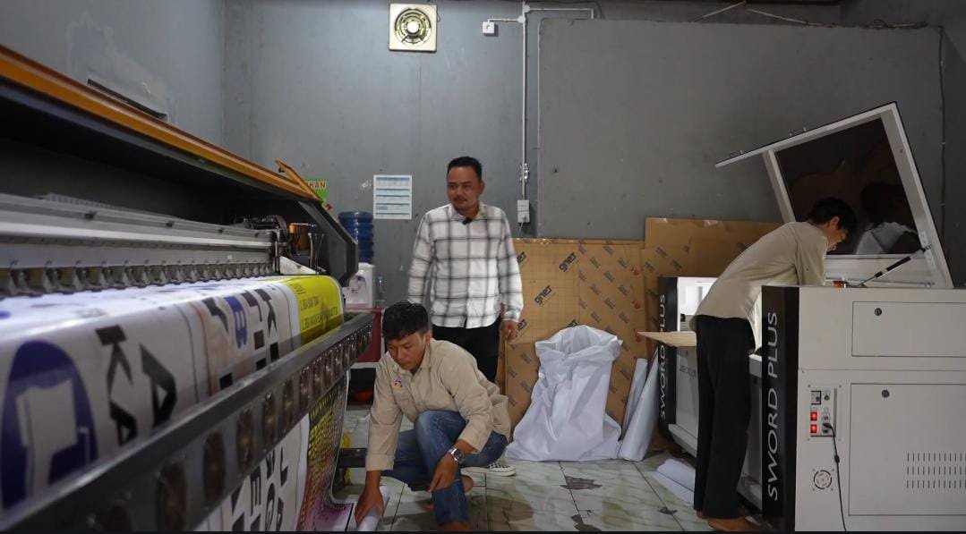 Dibina Bukit Asam, Usaha Percetakan dan Konveksi Asal Desa Lingga Tembus Pasar Nasional