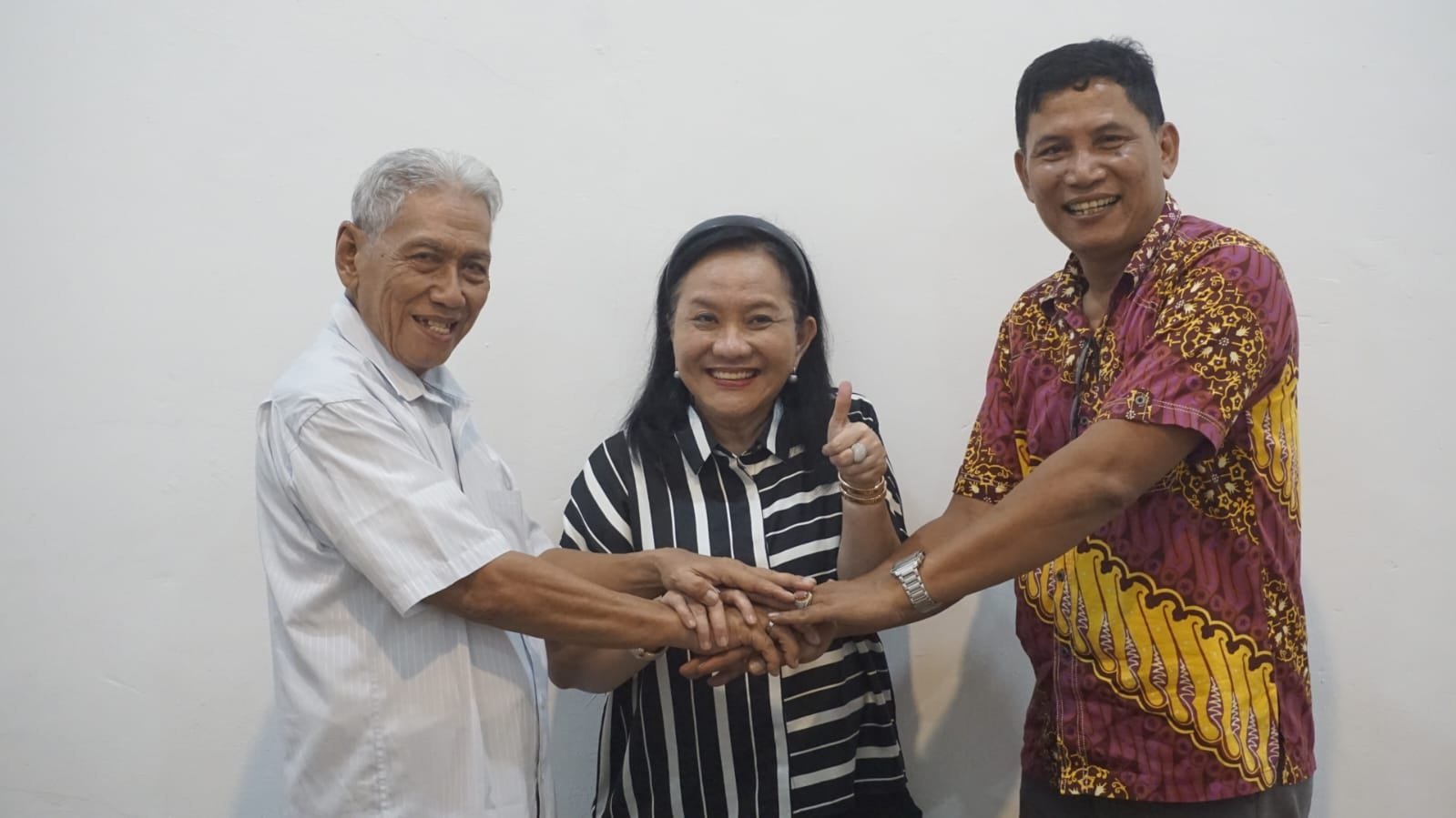 Dua tokoh politik, Bakal Calon Bupati Musi Banyuasin Lusianty dan Slamet Somosentono Bakal Calon Bupati Banyuasin bertemu