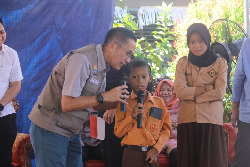 Wali Murid SD dan SMP se Palembang Dapat Sembako dari Pj Walikota