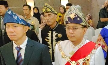 Sultan Palembang Darussalam, Sultan Mahmud Badaruddin (SMB) IV Jaya Wikrama RM Fauwaz Diradja SH Mkn saat menghadiri Rapat Paripurna Istimewa dalam rangka peringatan ke 53 Hari Jadi Kota Palembang yang ke 1341 tahun 2024 di Ruang Rapat Paripurna DPRD Kota Palembang, Minggu (16/6) .
