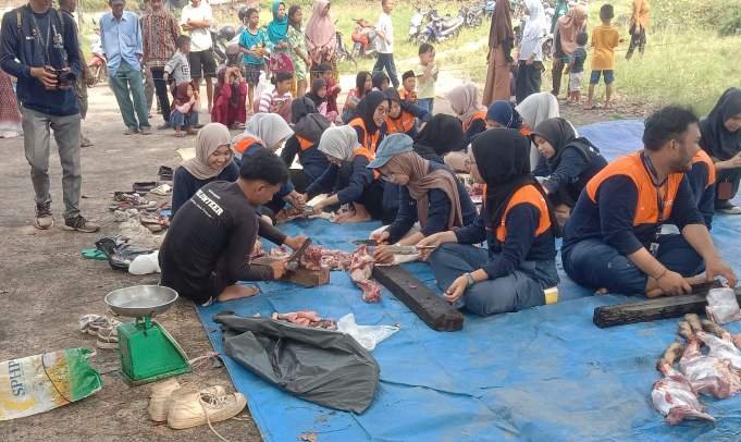 Warga Rt 29 Karyajaya Terima 2 Sapi dan 10 Kambing