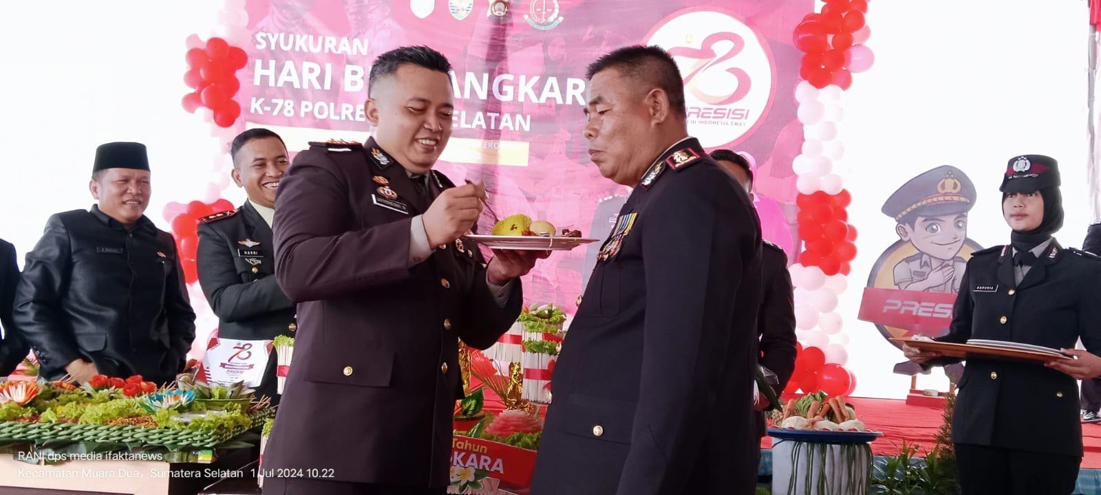 Meriahkan HUT Bhayangkara Ke-78, Polres OKU Selatan Potong Tumpeng