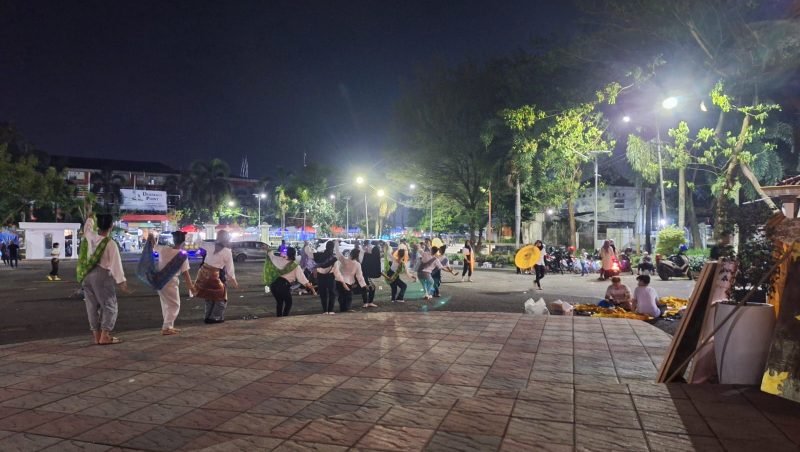 Suasana latihan pata pemain Drama Musikal Legenda Pulo Kemaro dengan judul Ande-ande Pulo Kemaro beberapa hari lalu