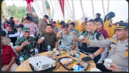 Catat Rekor Muri, Pemkab OKUS Minum Kopi Bareng di Pinggir Sungai