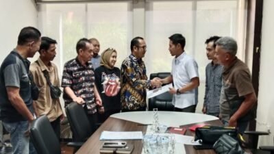 Dinon Aktifkan Oleh Oknum Kades, Perangkat Desa di Lahat Datangi Kantor Gubernur