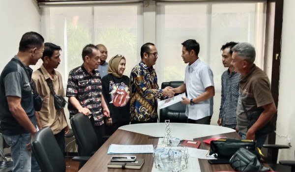 Dinon Aktifkan Oleh Oknum Kades, Perangkat Desa di Lahat Datangi Kantor Gubernur