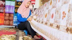 Mitra Binaan Bukit Asam (PTBA) Peroleh Hak Cipta Motif Batik Kujur dan Songket