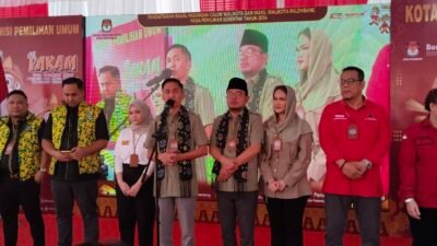 Ratu Dewa – Prima Salam Pasangan Terakhir Daftar ke KPU Palembang