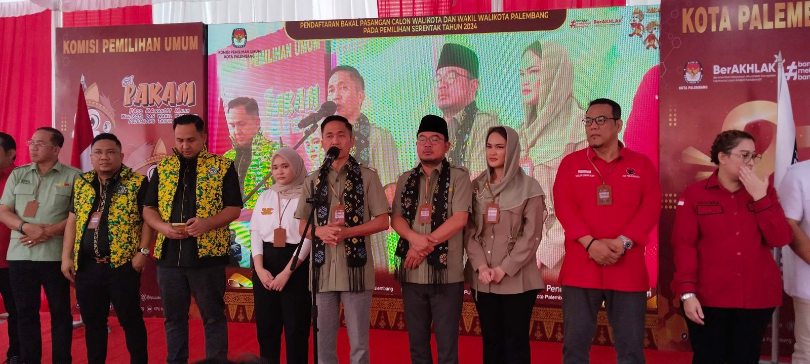 Ratu Dewa - Prima Salam Pasangan Terakhir Daftar ke KPU Palembang