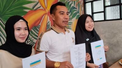 Staf admin pengelola PT Bin Bilal, Ririn dan Penasehat Hukumnya Suwito Winoto saat konfrensi pers di Gemercik Resto Suki Kedai Kopi Palembang, Kamis (5/9/2024). 