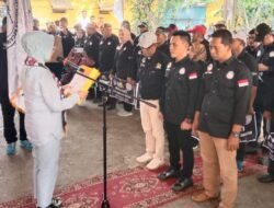 Kukuhkan Tim Relawan ‘MATAHATI’, Anita Noeringhati Terharu 