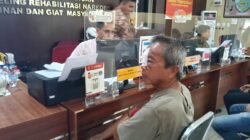 Pedagang aksesori wanita yakni Sobri (58), mendatangi ruang pengaduan Sentra Pelayanan Kepolisian Terpadu (SPKT) Polrestabes Palembang, Rabu (2/10/2024).