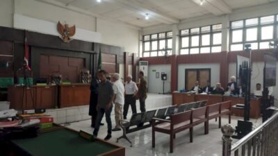 Mantan Wali Kota Palembang Harnojoyo saat hadir dalam sidang dugaan korupsi pemasangan instalasi jaringan gas (Jargas) tahun 2019 yang melibatkan PT SP2J, Badan Usaha Milik Daerah (BUMD) Sumsel, Senin (21/10)