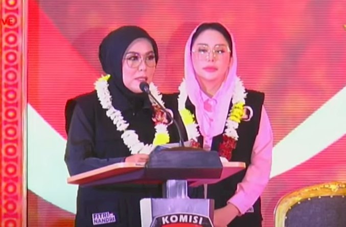 Calon Wali Kota dan Wakil Wali Kota Palembang, Fitrianti Agustinda dan Nandriani saat debat Pilwako Palembang.