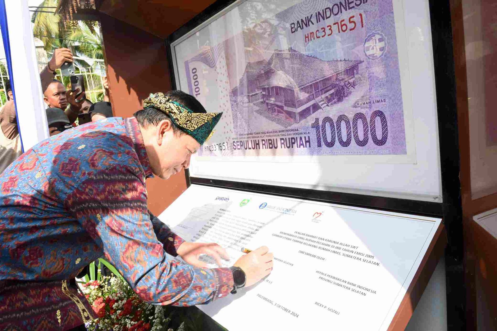 Pj Gubernur Resmikan Memorabilia Uang Rupiah Pecahan Rp. 10.000 