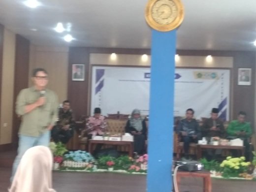 Dr. Muhammad Zamzam Fauzanafi, S.Ant., M.A yang merupakan Dosen Jurusan Antropologi di Fakultas Ilmu Budaya Universitas Gadjah Mada (UGM), saat menjadi dosen tamu di Fakultas Adab dan Humaniora UIN Raden Fatah Palembang, Jumat (11/10)