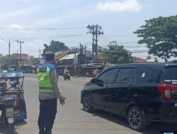 Polsek Kertapati Pastikan Arus Lalu Lintas di Simpang Sungki Lancar