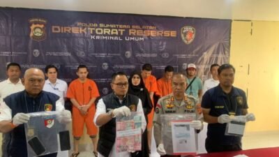 Konpresi Pers oknum karyawan bank BUMN mencuri cek tunai milik nasabahnya senilai Rp 99,5 juta.