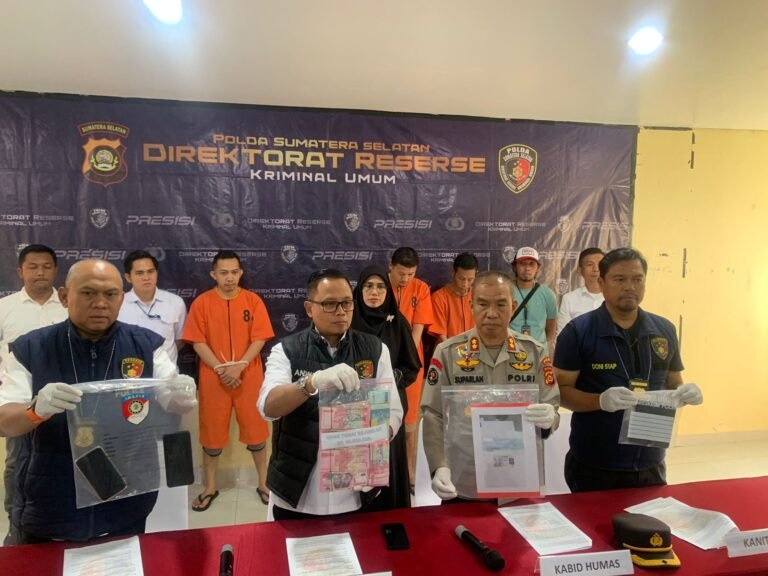 Konpresi Pers oknum karyawan bank BUMN mencuri cek tunai milik nasabahnya senilai Rp 99,5 juta.