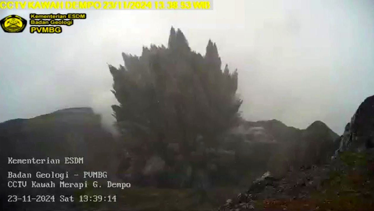 Pascaerupsi pada hari Sabtu, 23 November 2024 pukul 13:38 WIB, akses pendakian Gunung Dempo ditutup sementara hingga batas waktu yang belum ditentukan.--Dokumentasi PVMBG