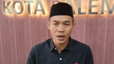 Ketua KPU Palembang Syawaludin, saat melakukan jumpa pers Sabtu (2/11/2024)