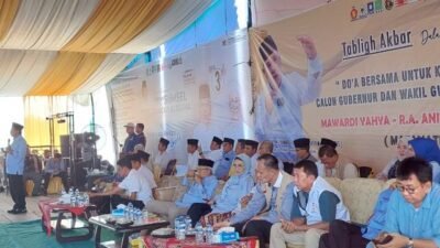 Calon Gubernur Mawardi Yahya dan Calon Wagub Hj RA Anita Noeringhati di Kabupaten Muba. saat tabligh akbar di Desa Berlian Makmur C2 Kecamatan Sungai Lilin dan Kecamatan Banyuasin Kabupaten Muba, Selasa 12 November 2024.(Foto: Dok. humas matahati)