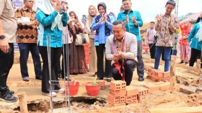 Rogoh Kocek Pribadi Bantu Mushollah di Sekolah