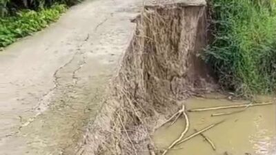 Jalan Penghubung Dua Desa di Banyuasin Longsor