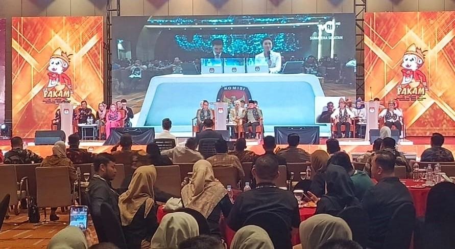 Ketiga pasangan Cawako-Cawawako Palembang mengikuti Debat Publik Terakhir, Rabu (20/11/2024).